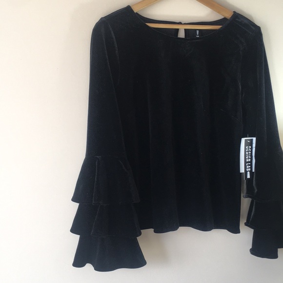 DESIGN LAB | Black Velvet Bell Sleeve Top - Picture 2 of 8